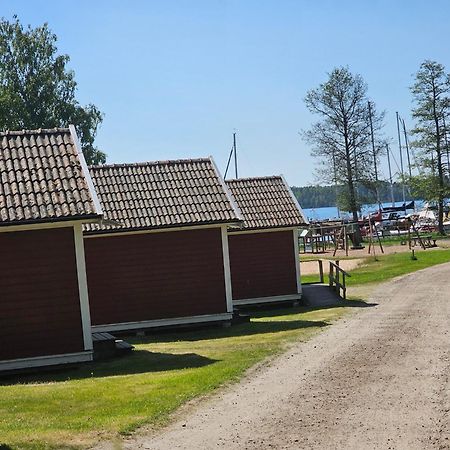 Kanalkrogen Stugor Sjötorp Buitenkant foto