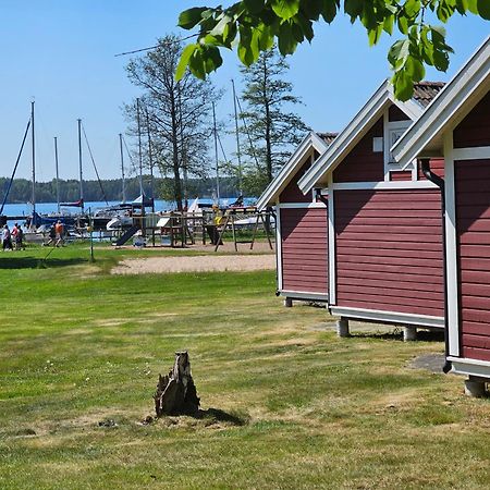 Kanalkrogen Stugor Sjötorp Buitenkant foto