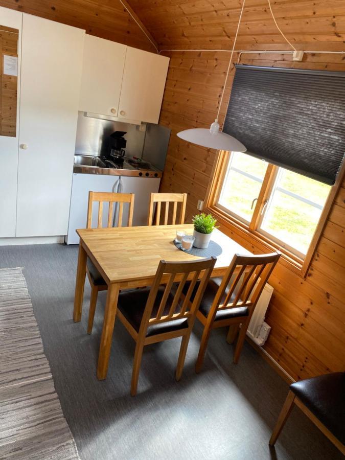 Kanalkrogen Stugor Sjötorp Buitenkant foto